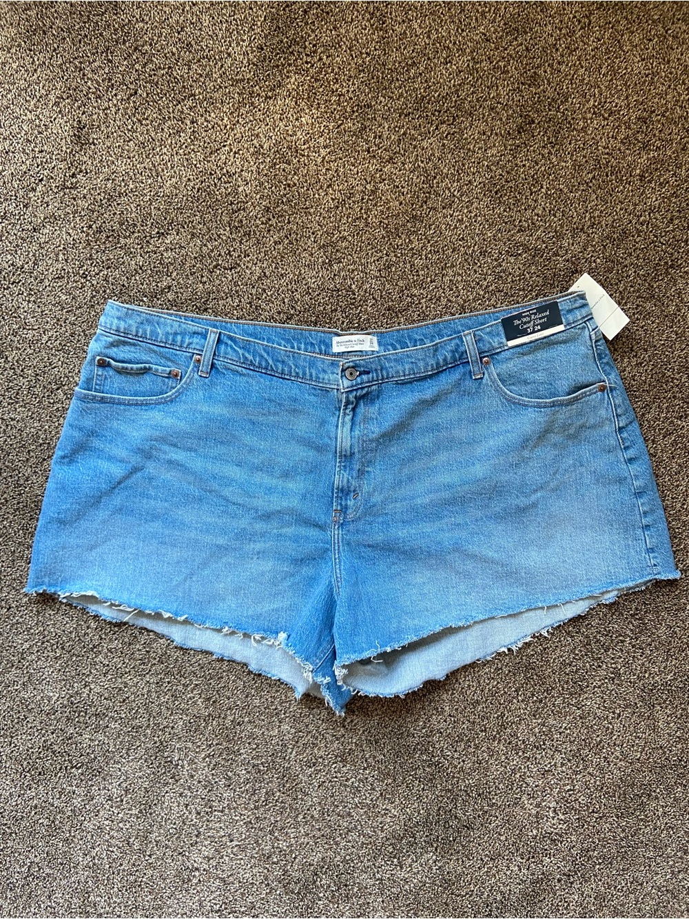 NWT Abercrombie and Fitch 90’s Relaxed Cutoff Short Size 37/24
